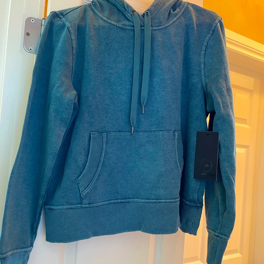 Ladies hoodie. Blue smoke free and pet free home.